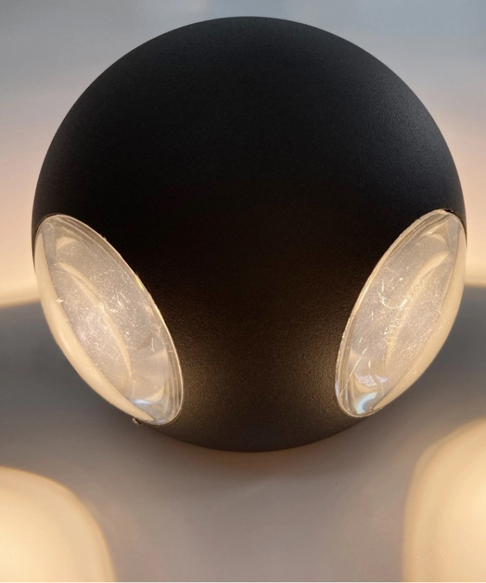 Round black
