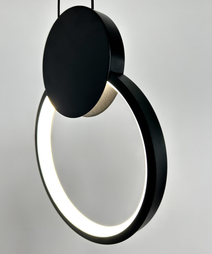 Geometric Black (Circle)
