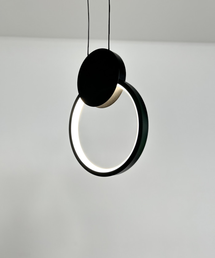 Geometric Black (Circle)