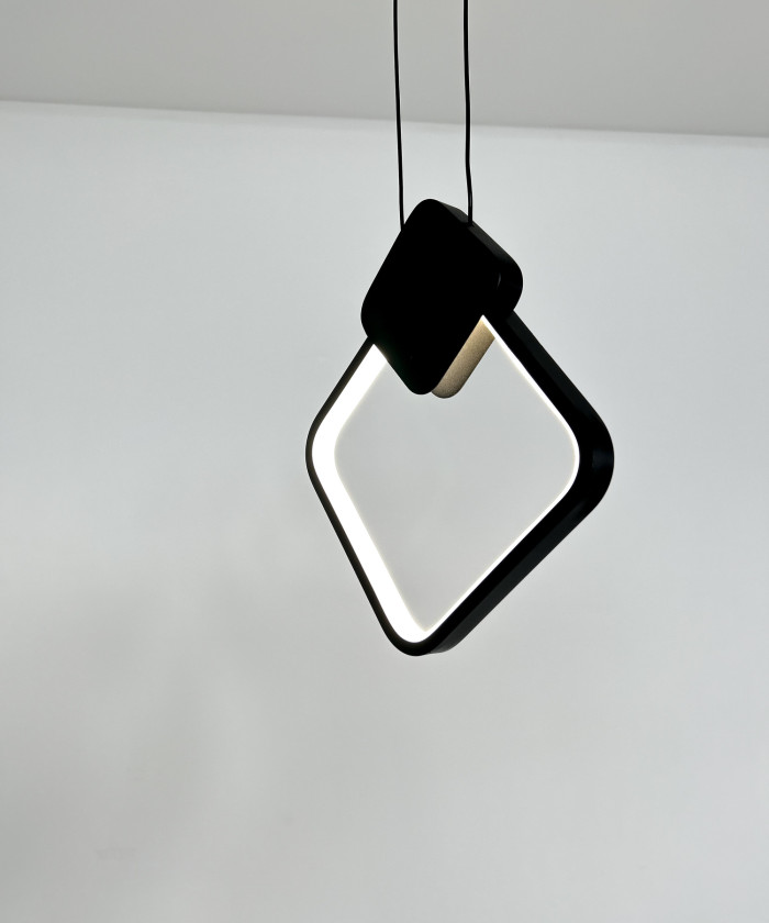 Geometric Black (Rhombus)