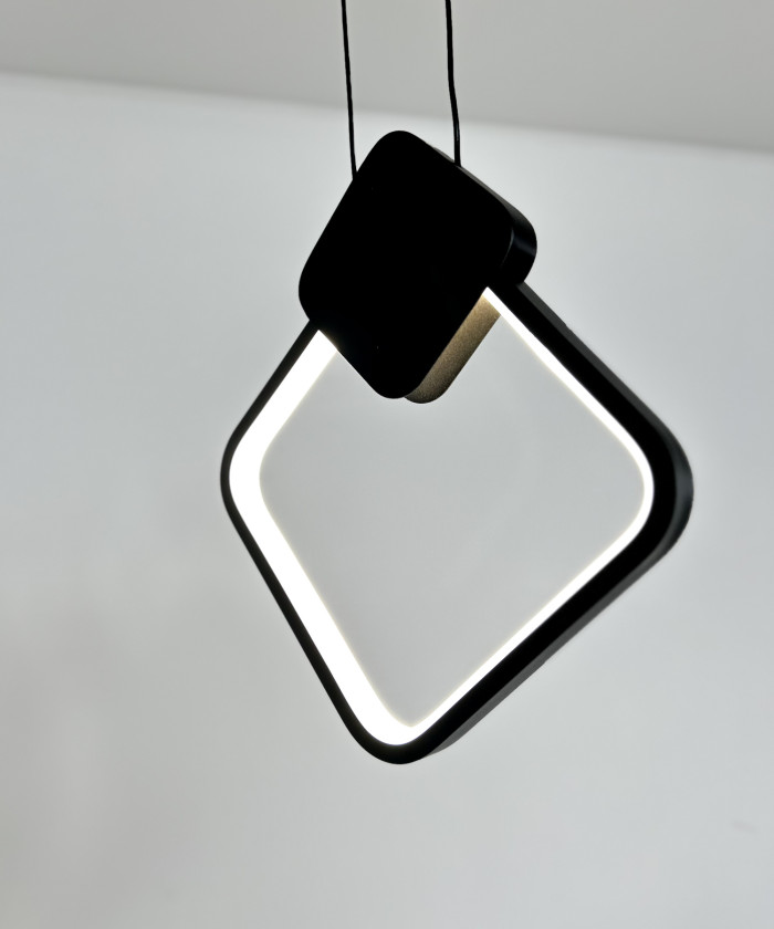 Geometric Black (Rhombus)